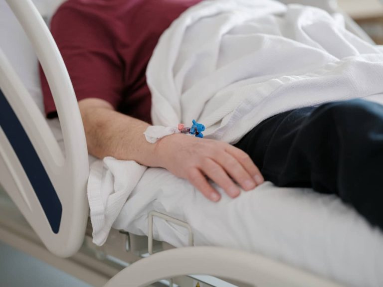 How to tell if someone is dying of alcoholism